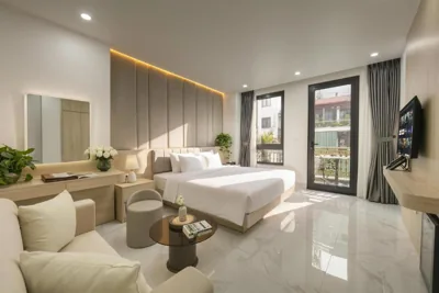 Deluxe Double Room with Balcony — A89 West Lake Hotel